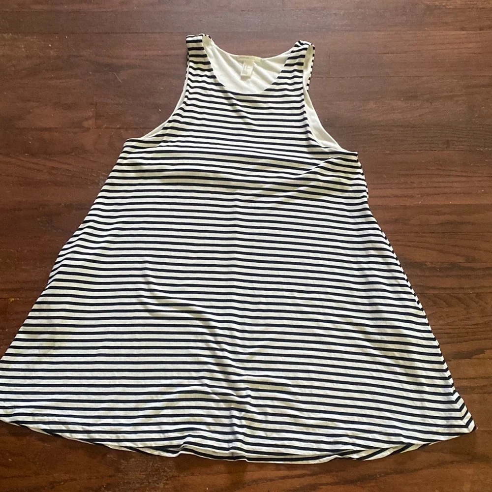 Dress - Picture 1 of 4
